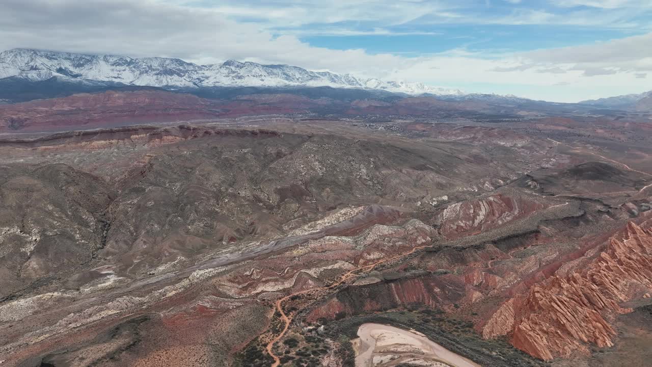 空中雪山沙漠维珍河峡谷犹他州1视频素材