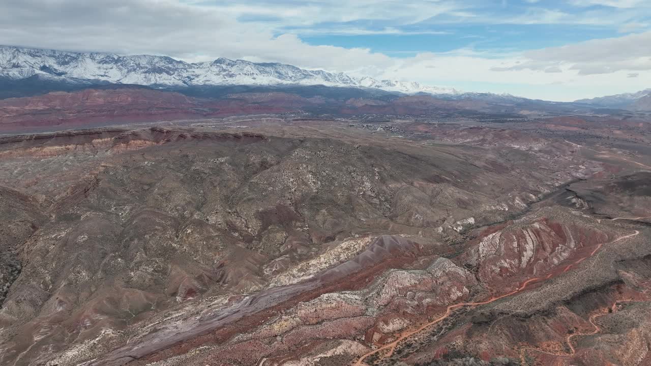 空中雪山沙漠维珍河峡谷犹他州2视频素材