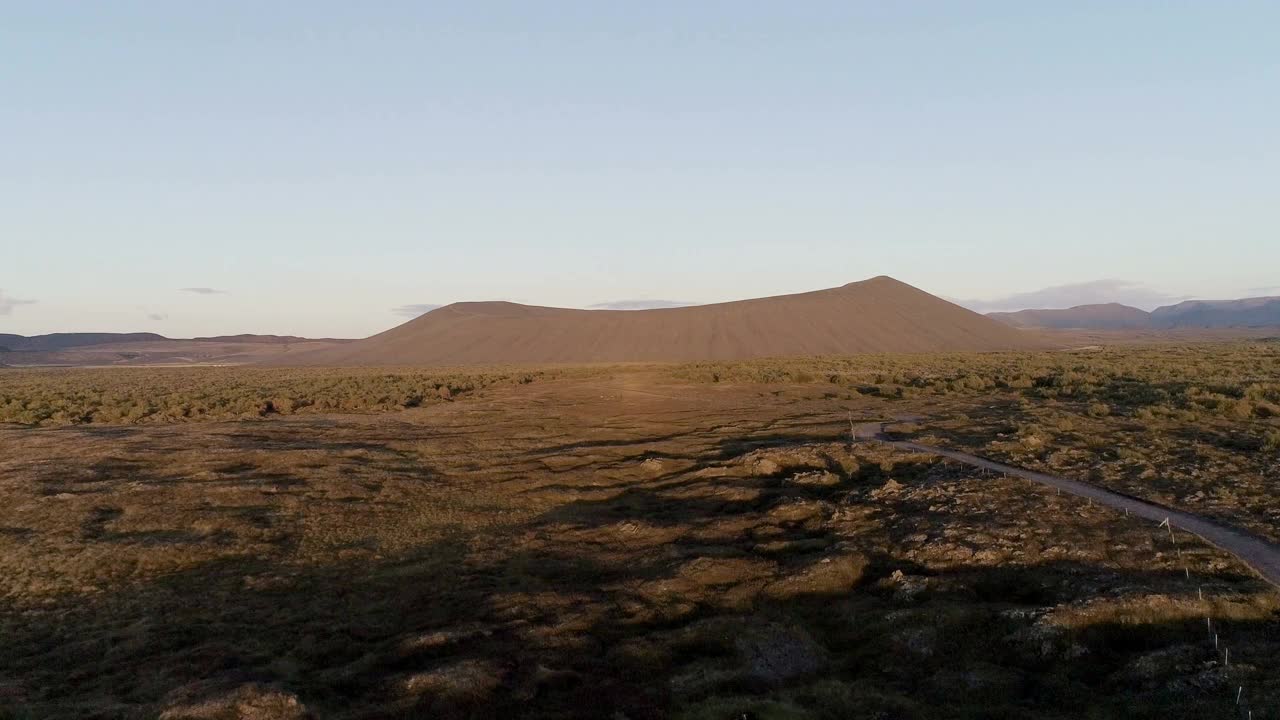 Hverfjall tephra cone，产自冰岛，空中视频素材