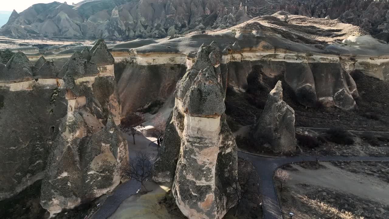 卡帕多西亚鸟瞰图，Pasabaglari kapadokya，火鸡的著名地方，自然形成的仙女烟囱，卡帕多西亚的仙女烟囱，联合国教科文组织遗产目的地，卡帕多西亚鸟瞰图，安纳托利亚中部的历史地区，僧侣谷，Pasabag视频素材