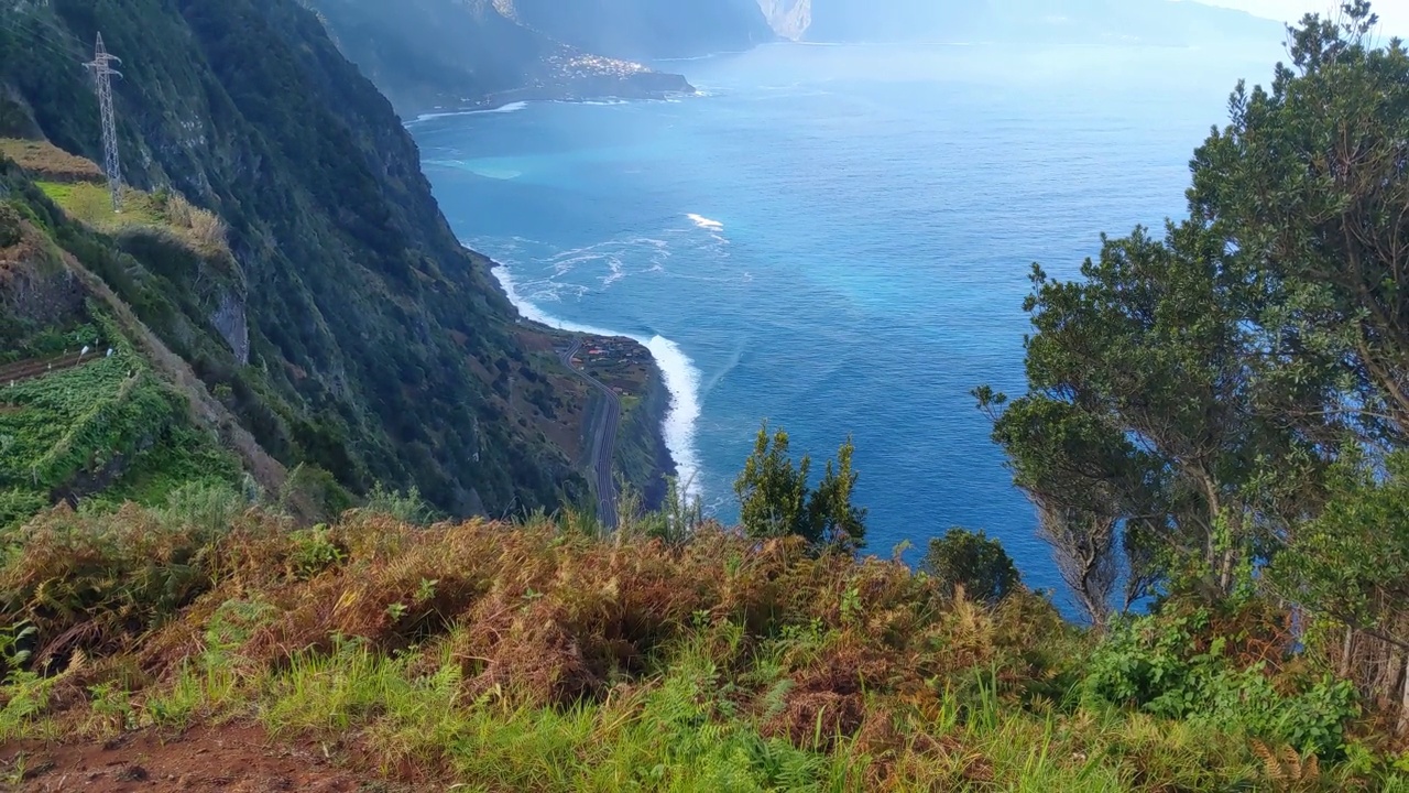 从马德拉岛海岸和海洋俯瞰视频素材