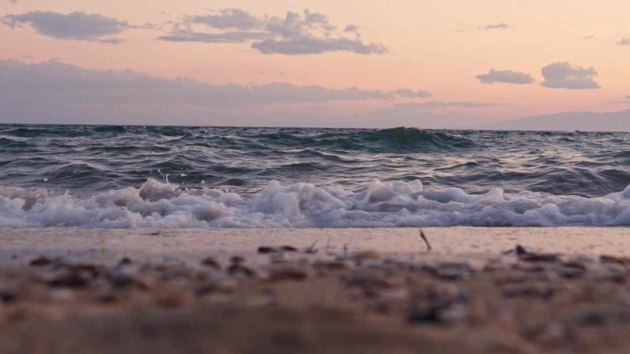 日落时的海浪视频素材