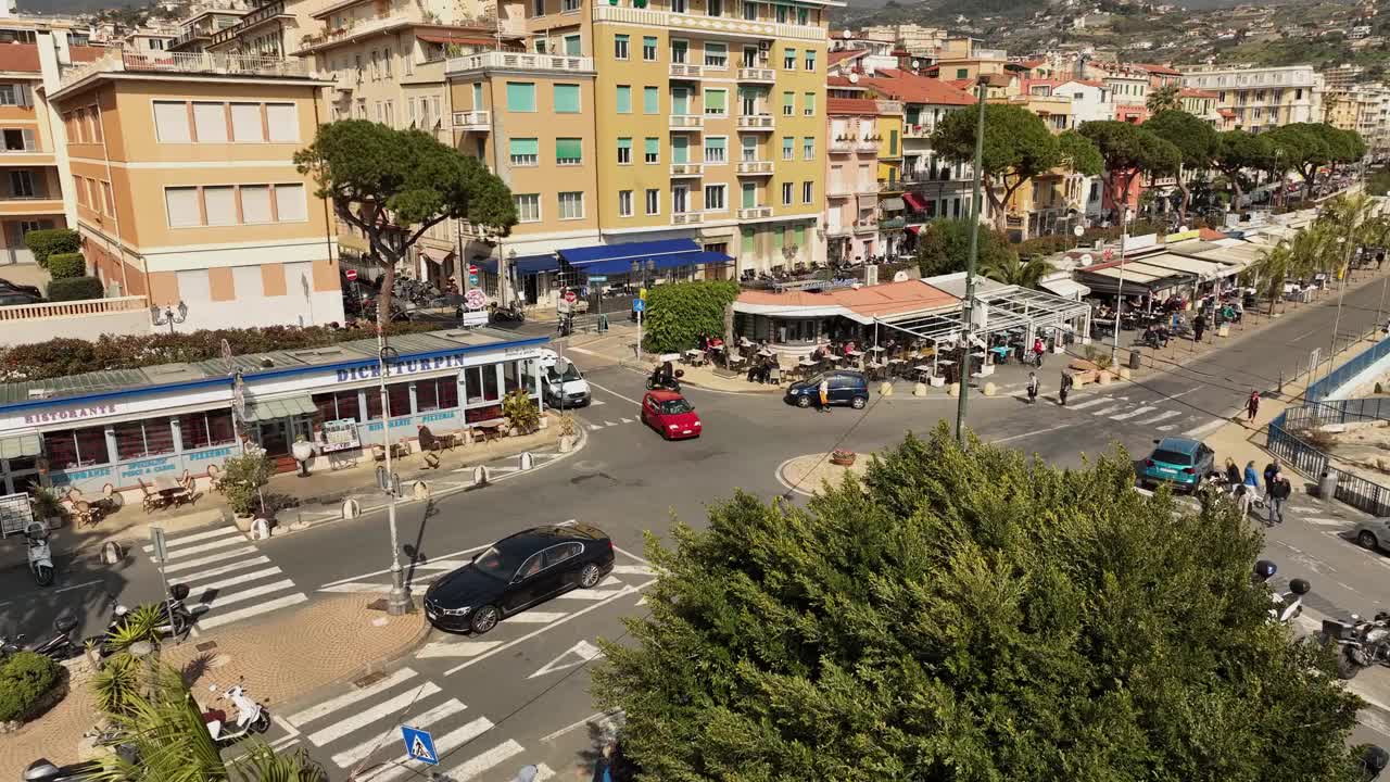 意大利北部利古里亚海滨城市圣雷莫的鸟瞰图视频素材