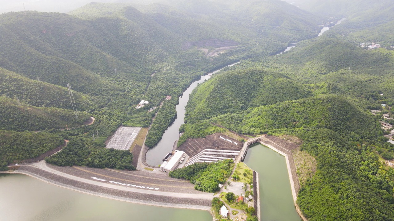 飞越大坝和水库湖视频素材