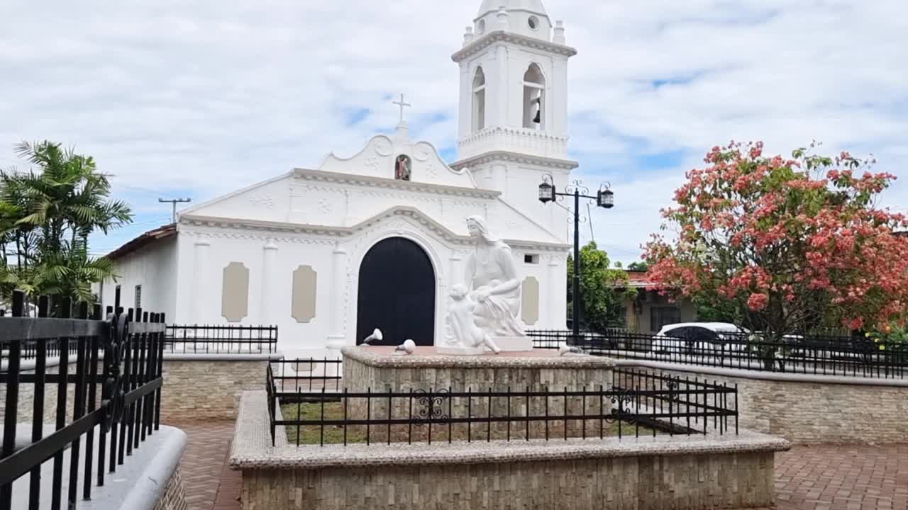 巴拿马，Chitre，圣米格尔教堂有圣母像视频素材