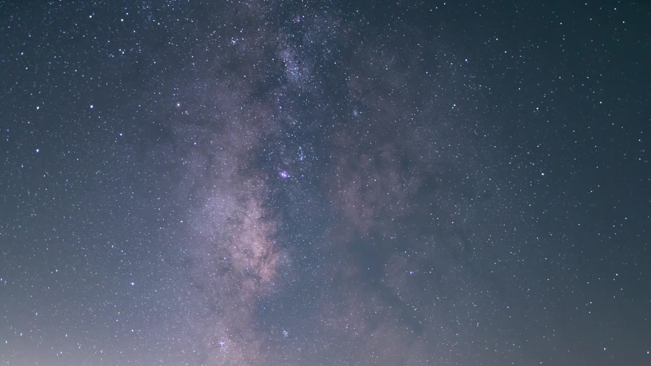 6月Bootid流星雨和银河系50毫米西南天空峡谷紫色时间延迟视频素材