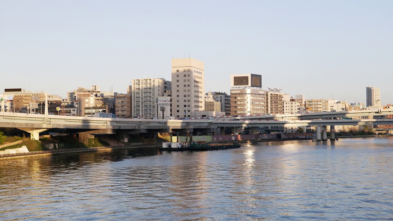 早晨的日本桥河和东京都高速公路视频素材