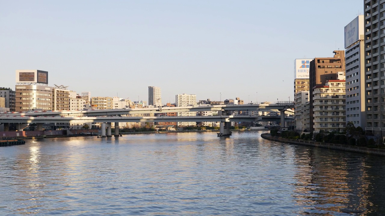 早晨的日本桥河和东京都高速公路视频素材