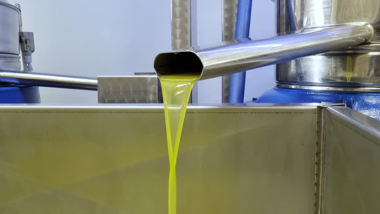 橄榄油磨工业，榨油机，特级初榨油，健康生食视频下载