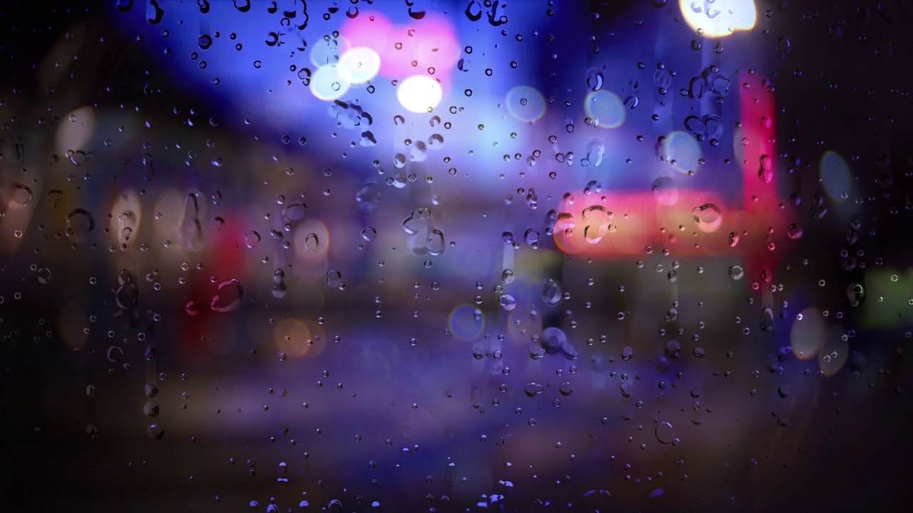 雨水顺着窗户流下来，背景很不均匀视频素材