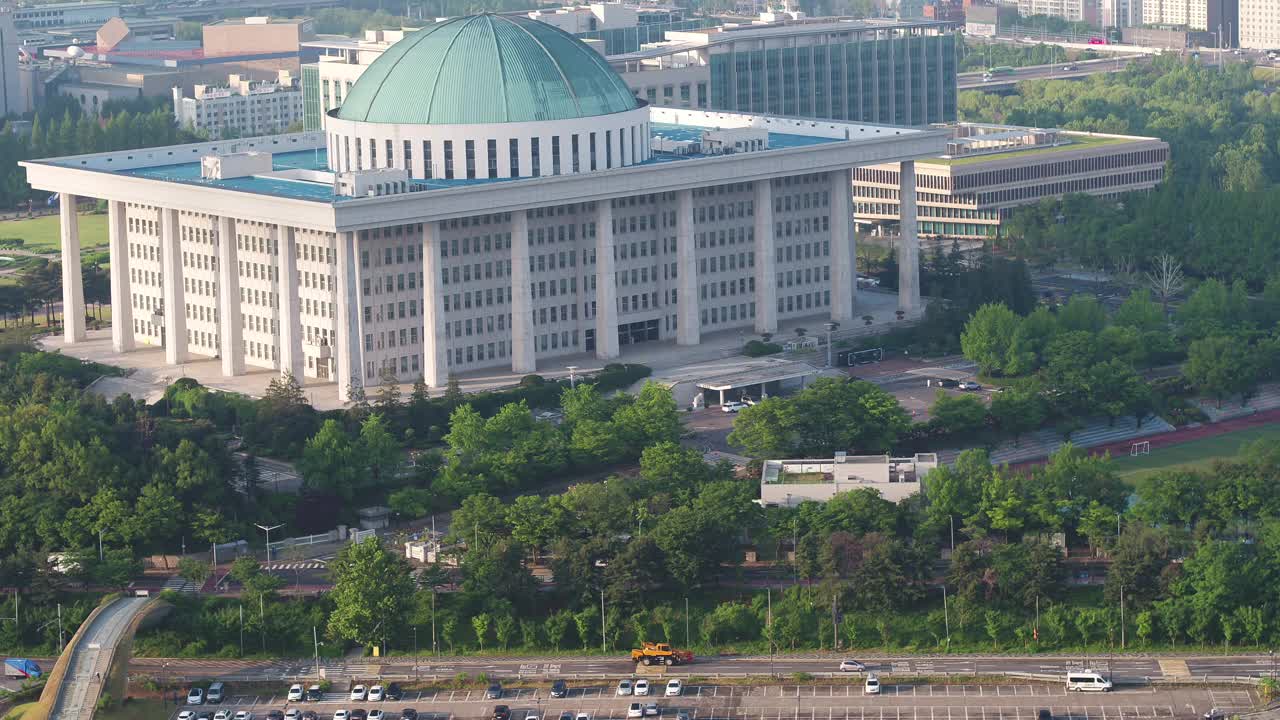 韩国首尔永登浦区汝矣岛区国会大厦附近的市中心视频素材