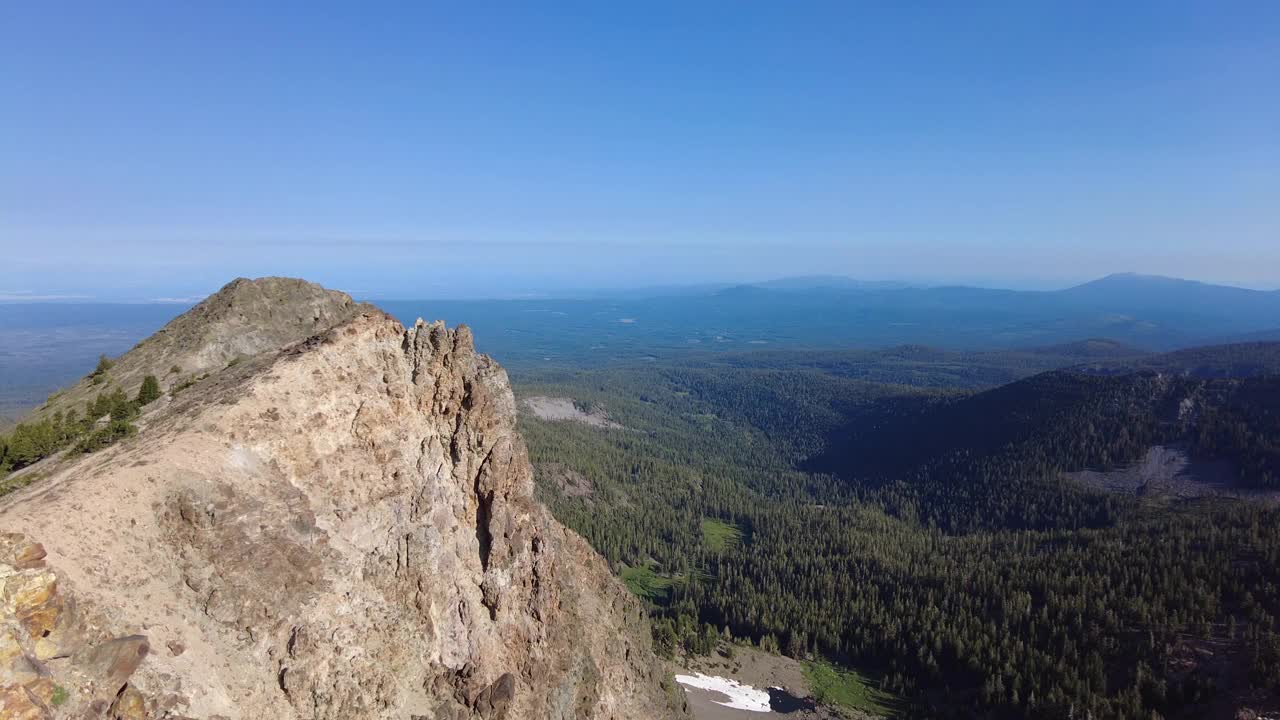 从断断山翻拍拉森火山的荒野视频素材