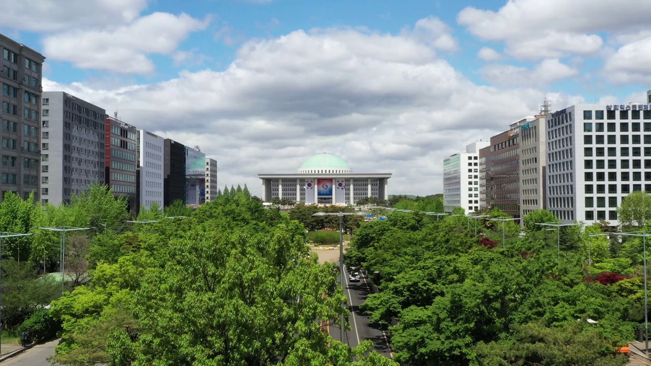 韩国首尔永登浦区汝矣岛区和国会大厦附近的市中心视频素材