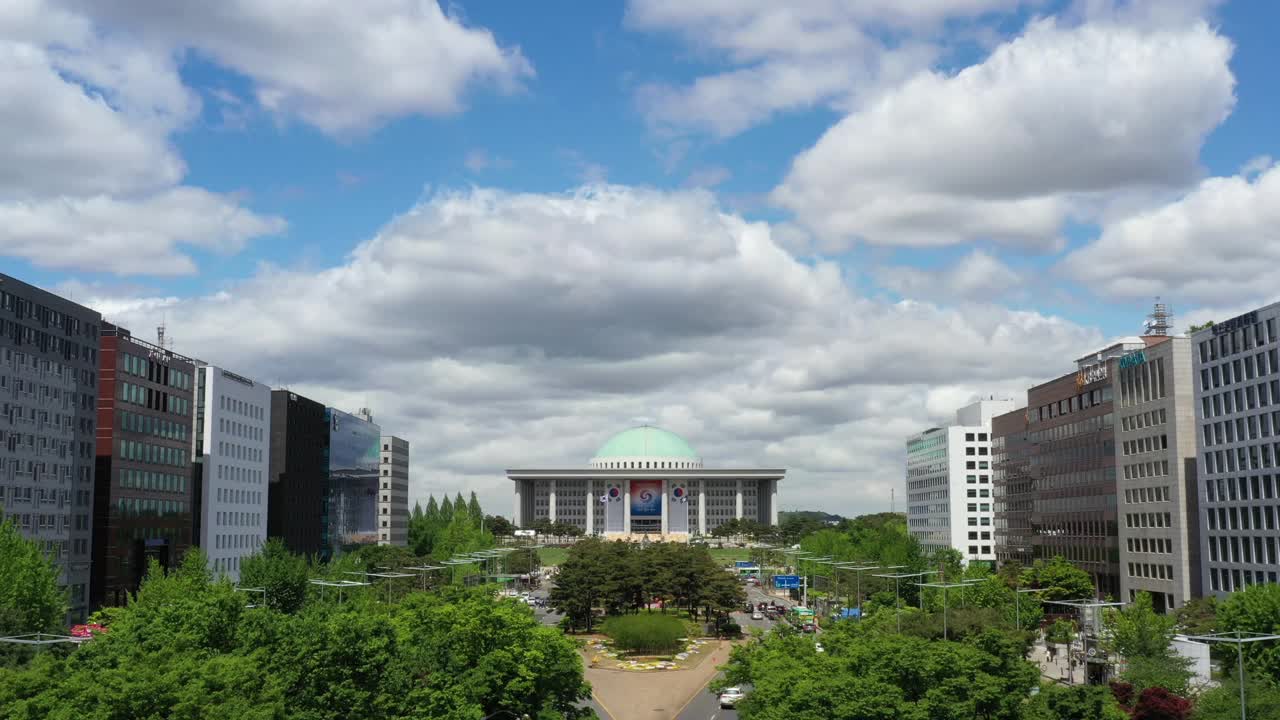 韩国首尔永登浦区汝矣岛区和国会大厦附近的市中心视频素材