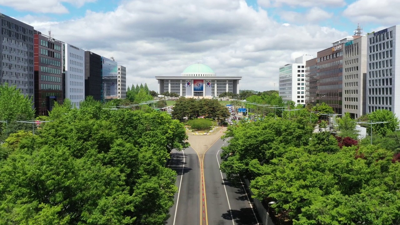 韩国首尔永登浦区汝矣岛区和国会大厦附近的市中心视频素材