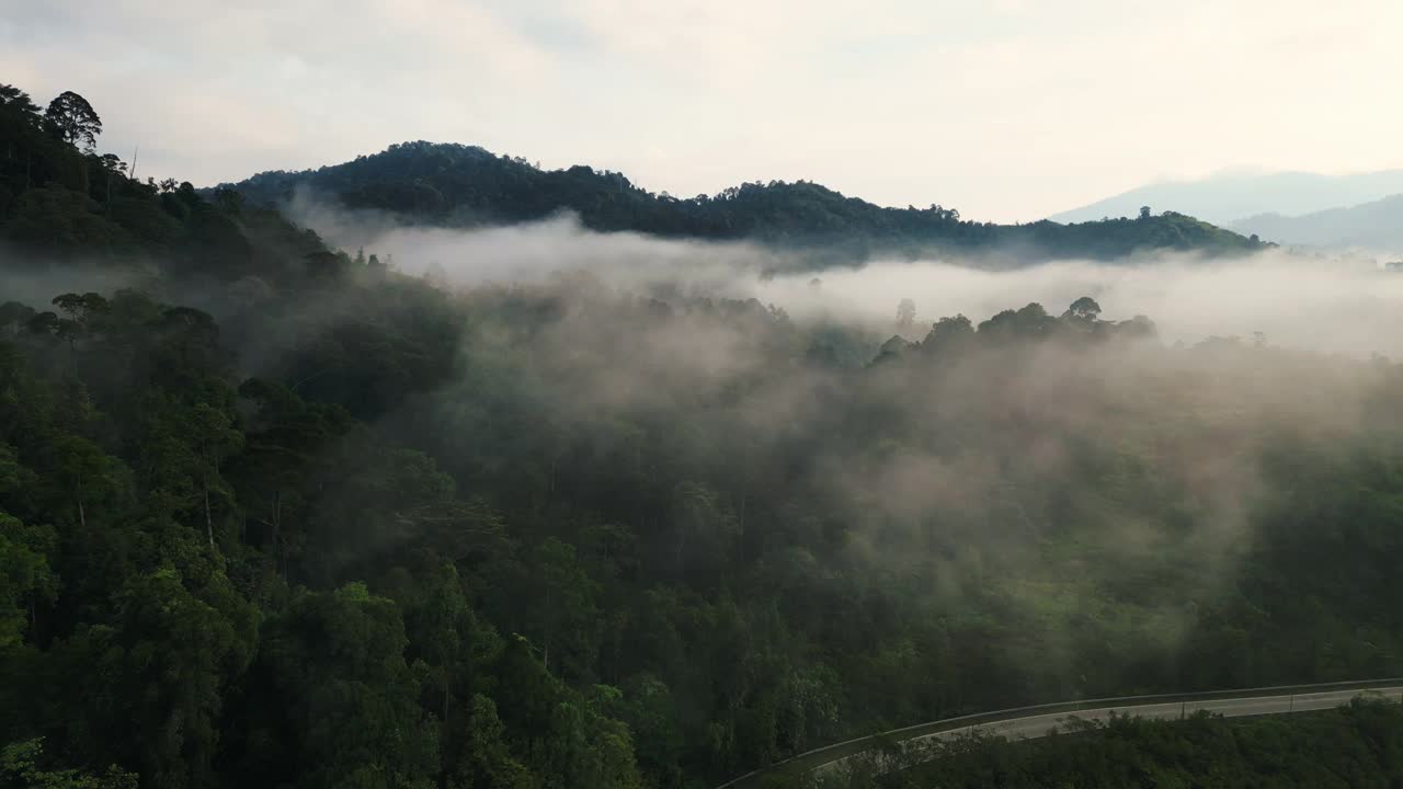 无人机清晨观山区农村视频素材