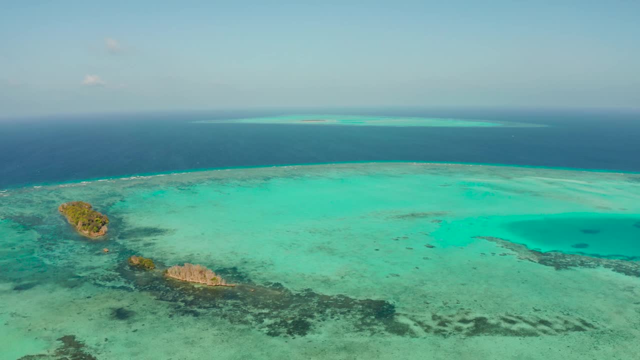 热带岛屿和珊瑚礁环礁。Balabac、菲律宾。视频素材