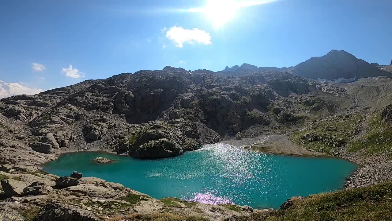 在山里远足视频素材