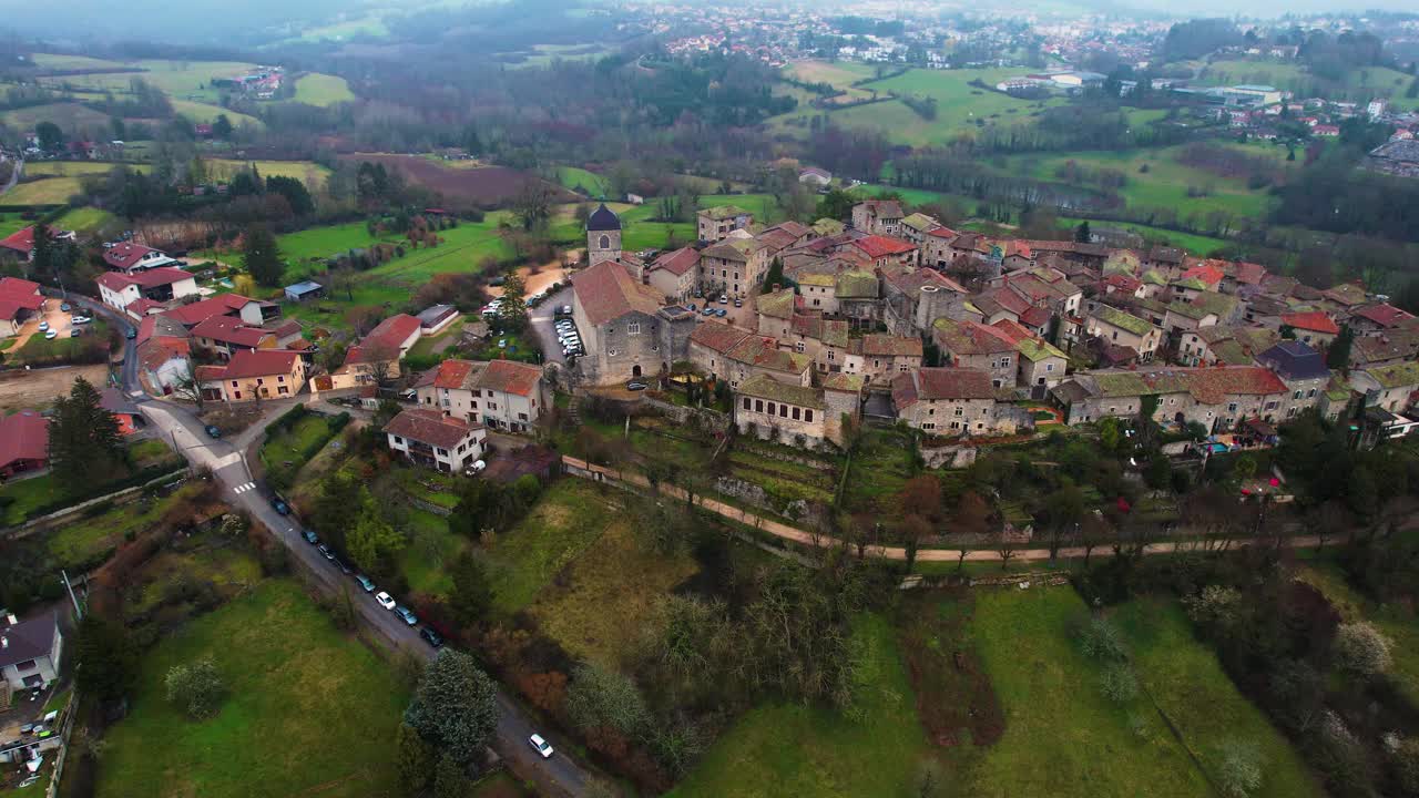 Aerial around the city Pérouges视频素材