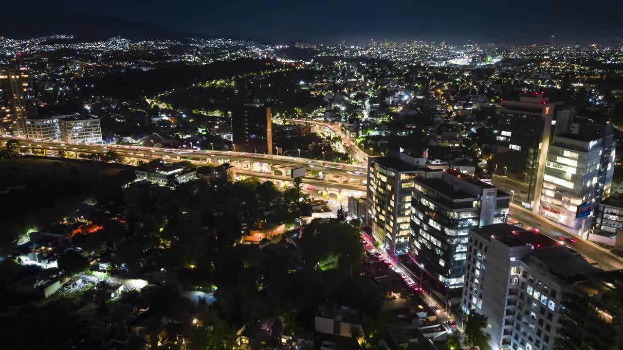 墨西哥城高架公路沿线的超差天际线视频素材