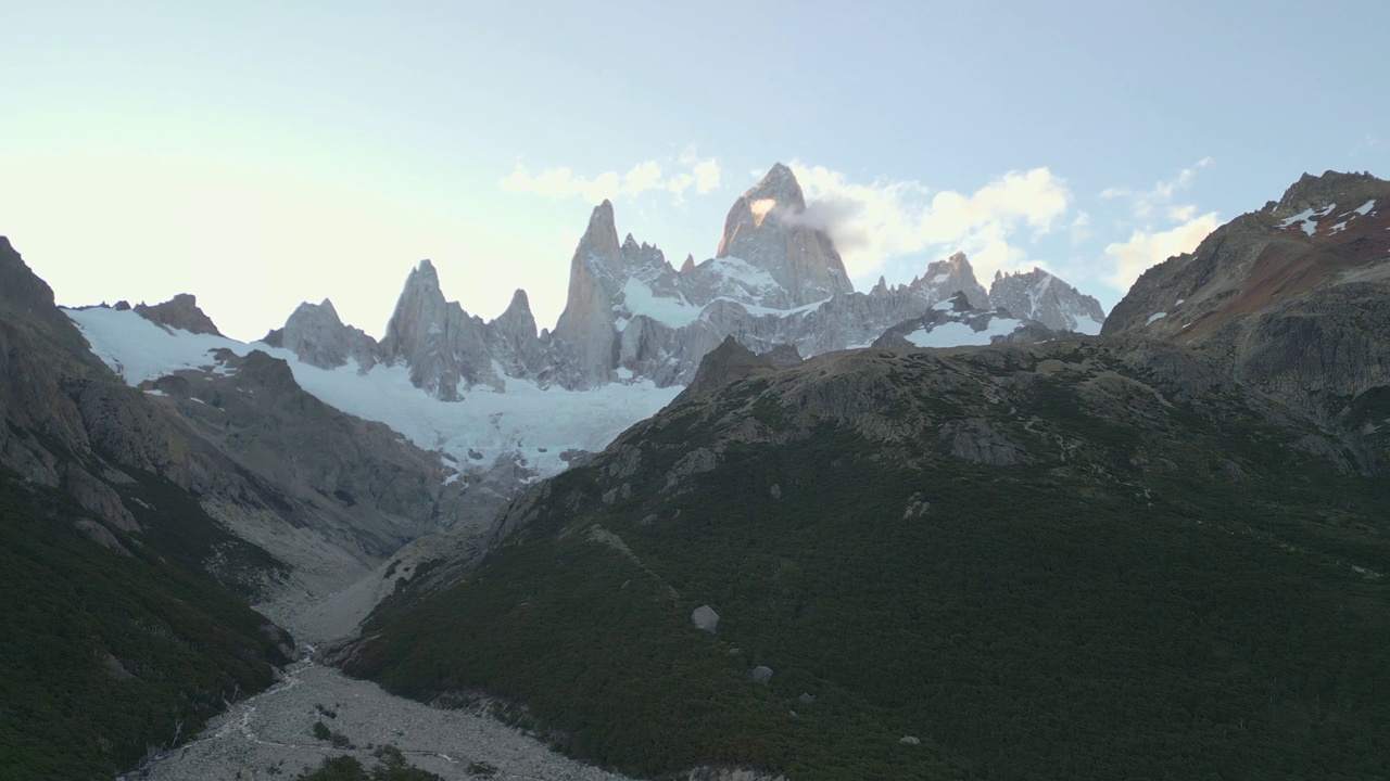 日出在El Chaltén，巴塔哥尼亚视频素材