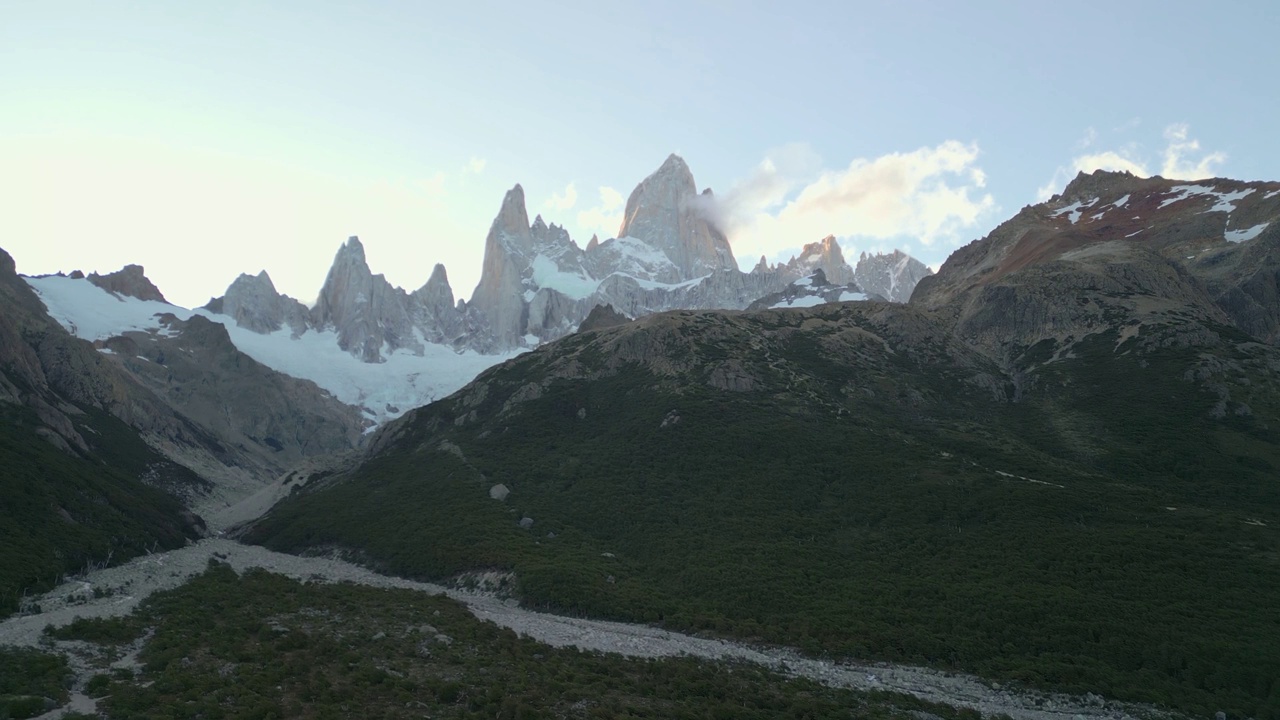 Sunrise at El Chaltén, Patagonia视频素材