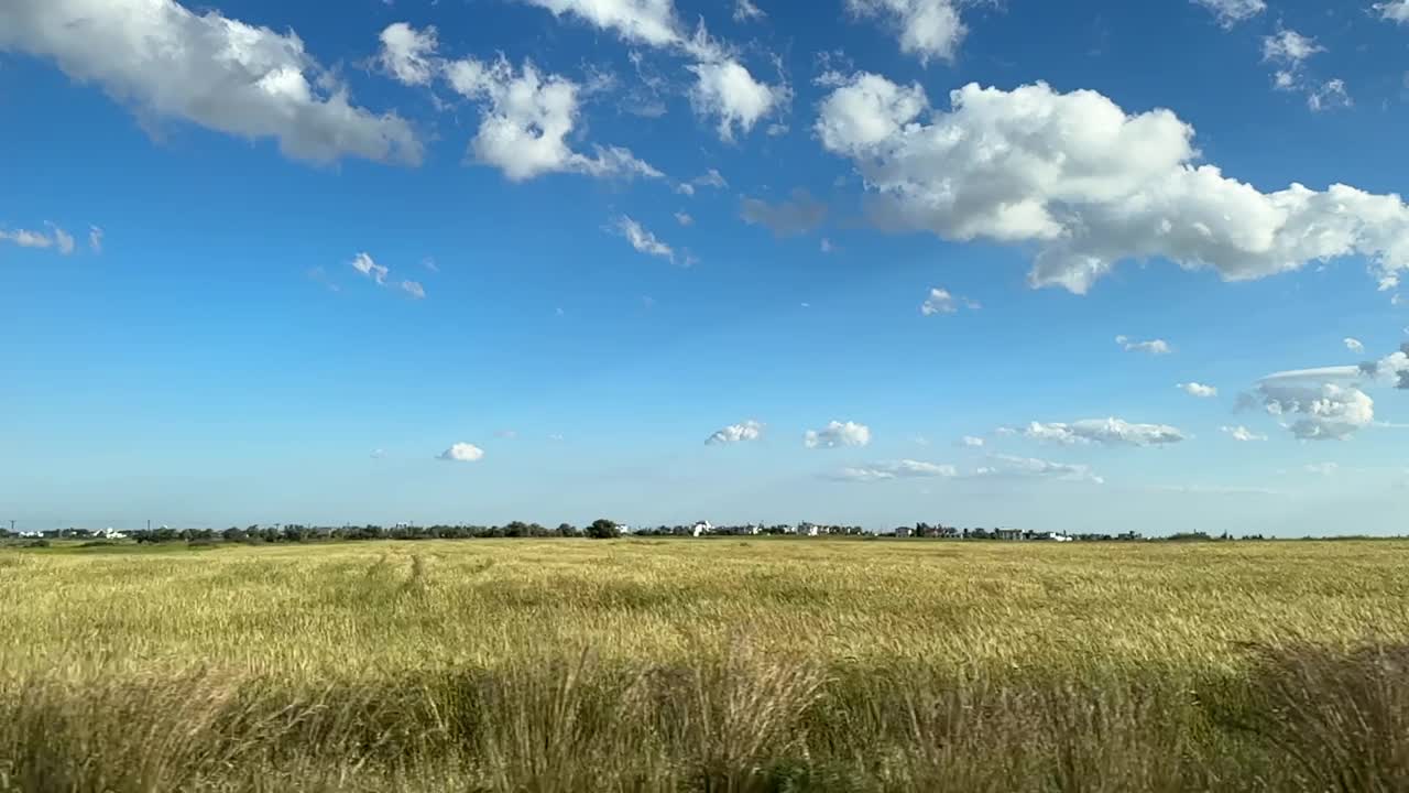 在塞浦路斯开车的汽车视角镜头视频素材