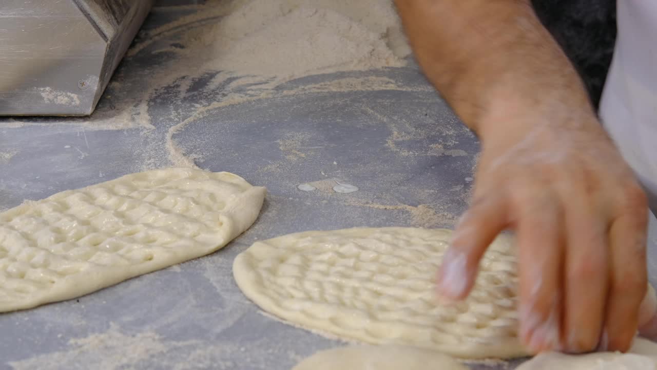 用面粉做面团做土耳其皮塔饼视频素材