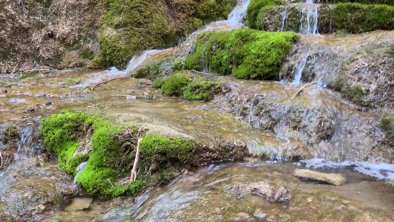 库尔沃河的源头在卡斯蒂利亚拉曼查省的昆卡视频素材