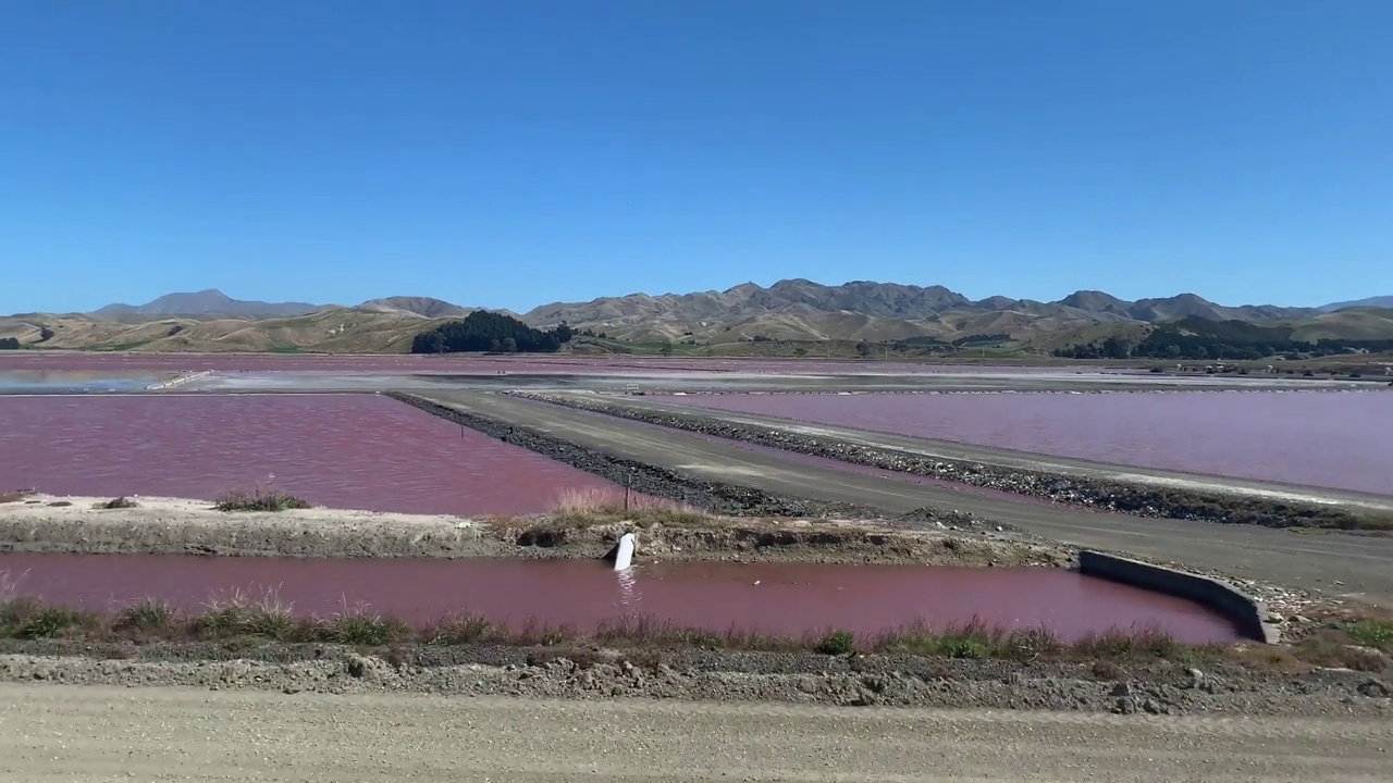 格拉斯米尔湖的红色盐田视频下载