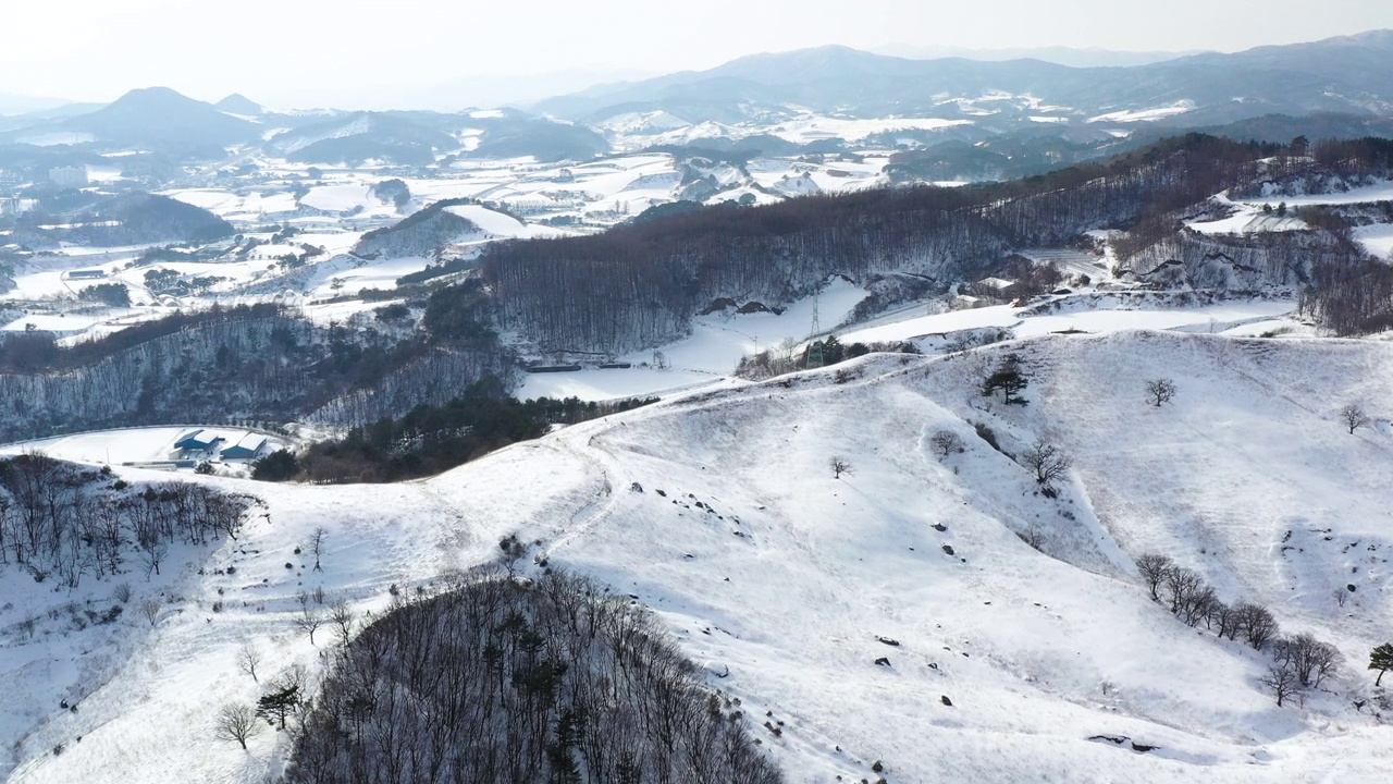 韩国江原道平昌郡大关岭附近的雪景视频素材