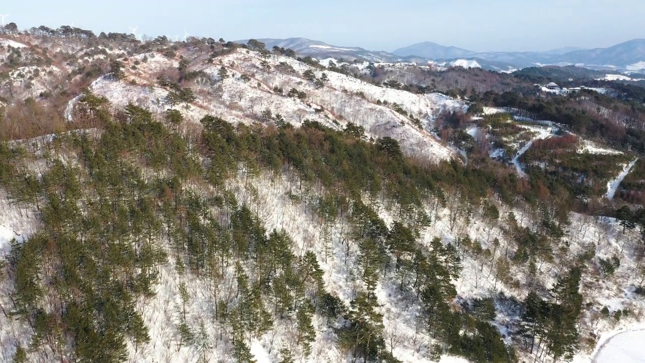 韩国江原道平昌郡大关岭附近的雪景视频素材