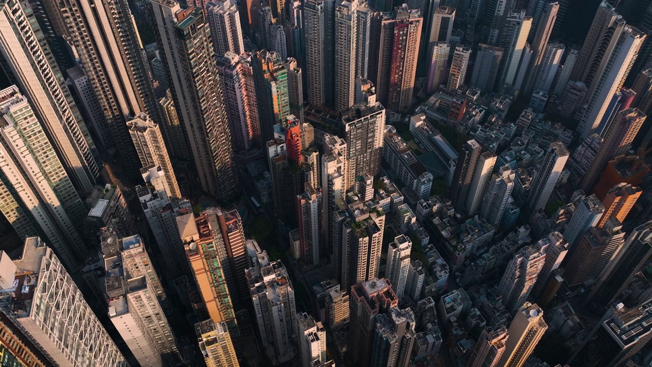 空中滑梯右香港城市大厦视频素材