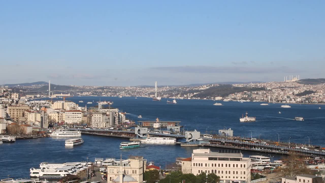 View of Istanbul from the Süleymaniye Mosque. strait traffic and maritime transport. Bosphorus Bridge and Cityscape of Istanbul.Istanbul background video .视频素材