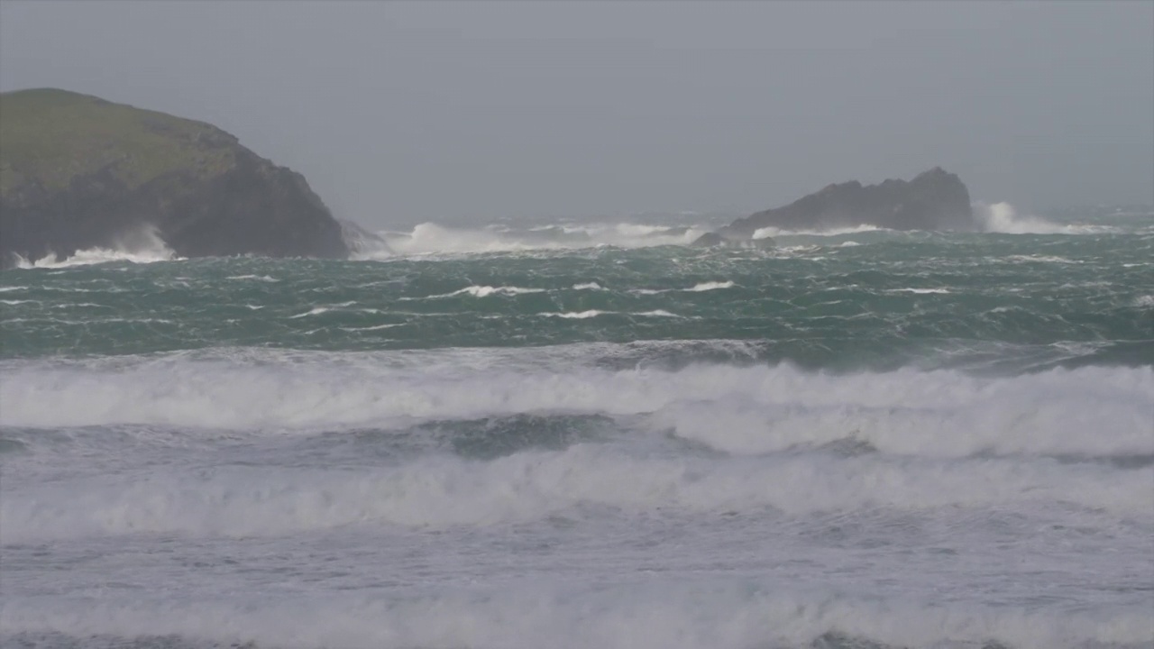 纽基海岸外的狂风暴雨视频素材