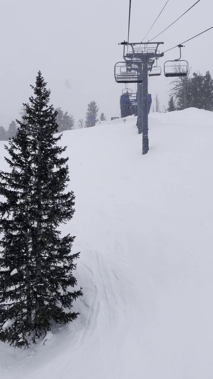 视频滑雪在布莱顿滑雪区，犹他州视频素材