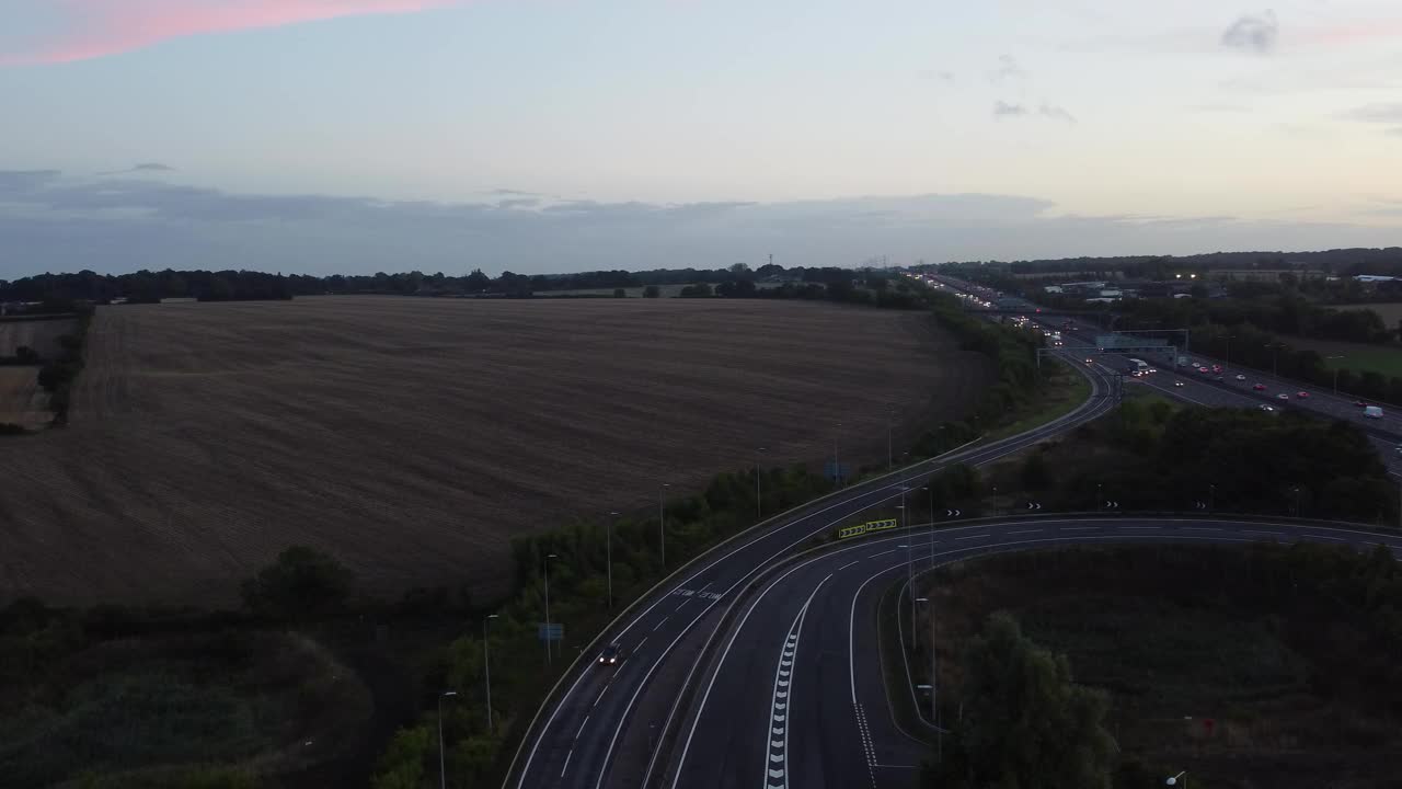 高速公路和交通的鸟瞰图视频素材