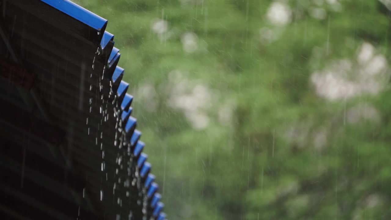 雨季下雨。超慢动作。视频素材