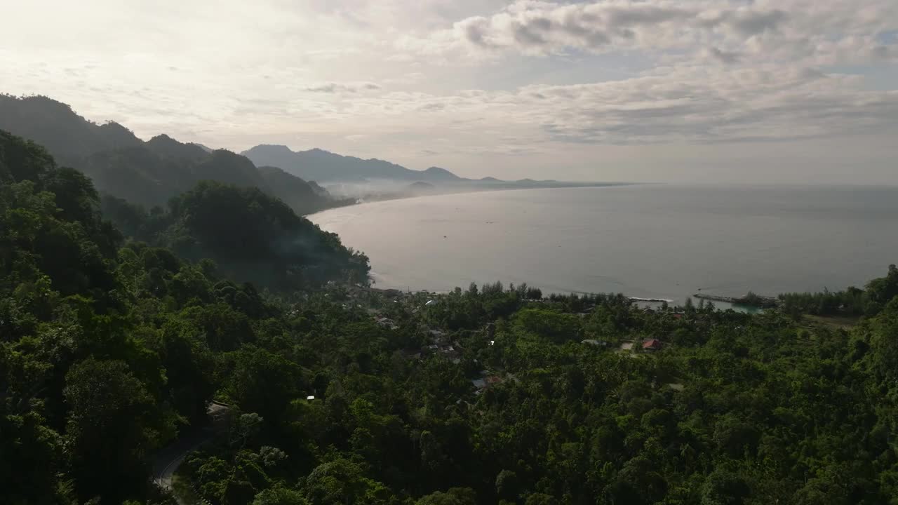 印度尼西亚苏门答腊岛的海岸线。视频素材