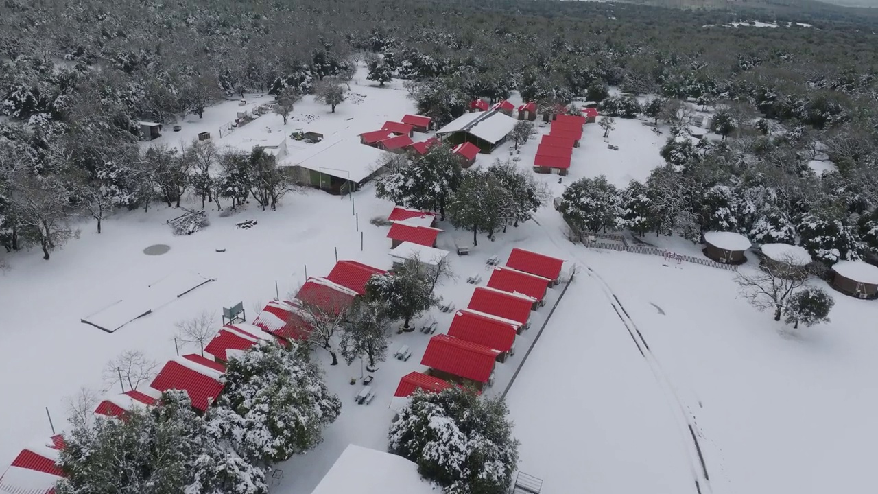 以色列北部冬季积雪覆盖地区的鸟瞰图视频素材