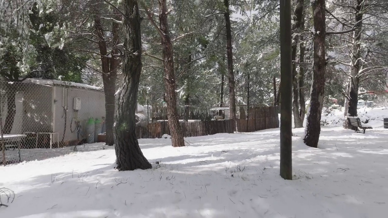 以色列北部冬季积雪覆盖地区的鸟瞰图视频素材