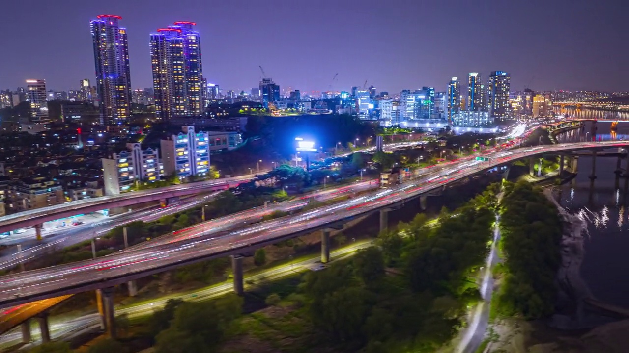 汉江附近的市中心、三城洞、东部高速公路、奥林匹克高速公路、永东大桥、清潭大桥、南山首尔塔夜间/首尔广津区江南区、城东区视频素材