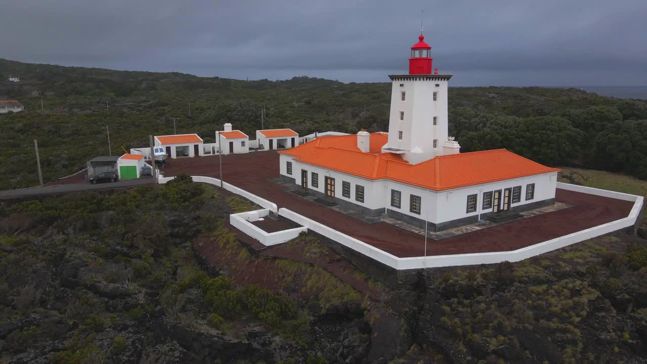 亚速尔群岛皮科岛的Ponta da Iha灯塔视频素材