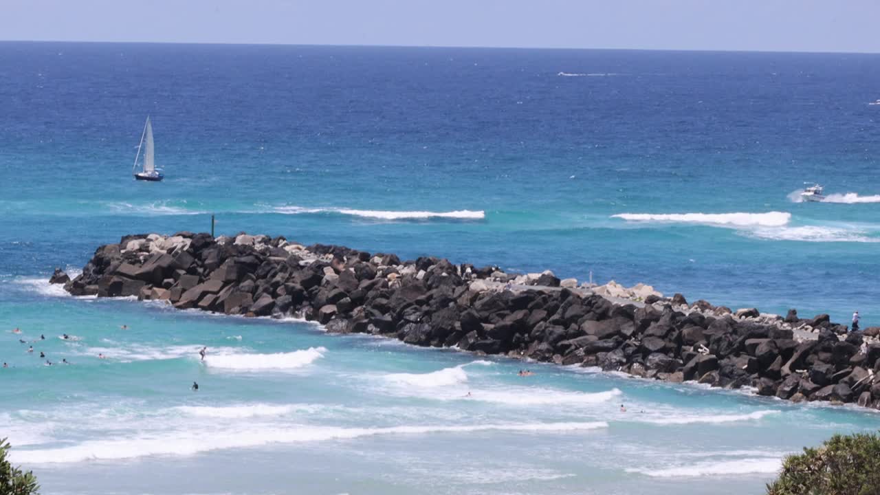 澳大利亚黄金海岸海滩的镜头。视频素材