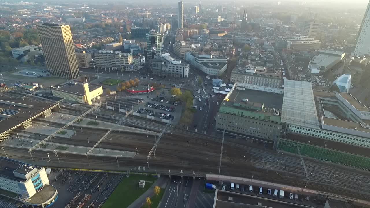 荷兰埃因霍温市景。无人机视角。城市市区视频素材