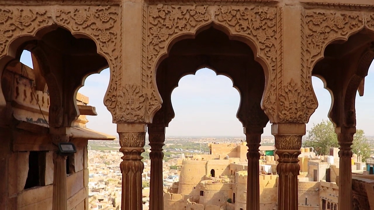 白天从不同角度看到的jaisalmer城堡复古建筑视频素材