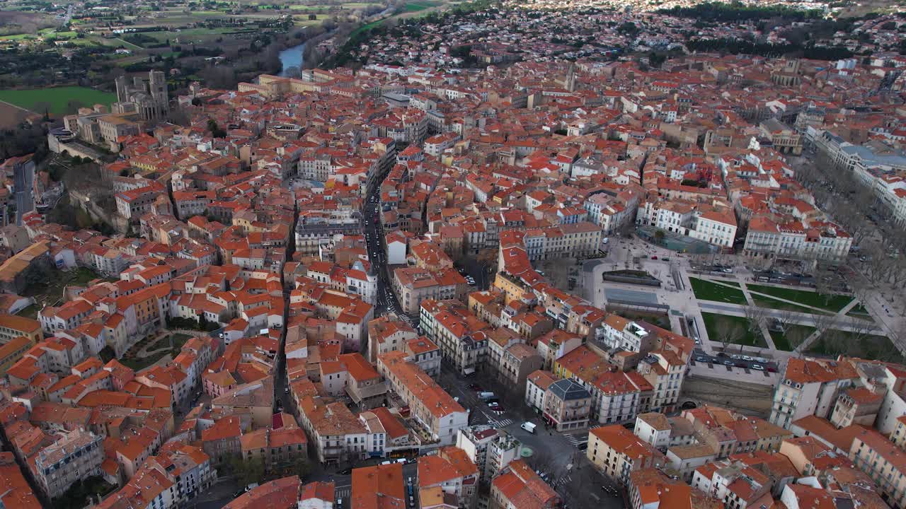 Aerial view around the old town of the city Béziers in France视频素材