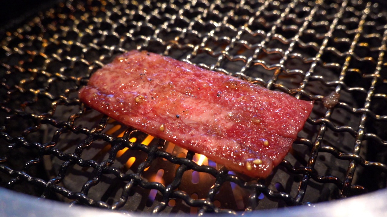 日本料理“烧肉”视频素材