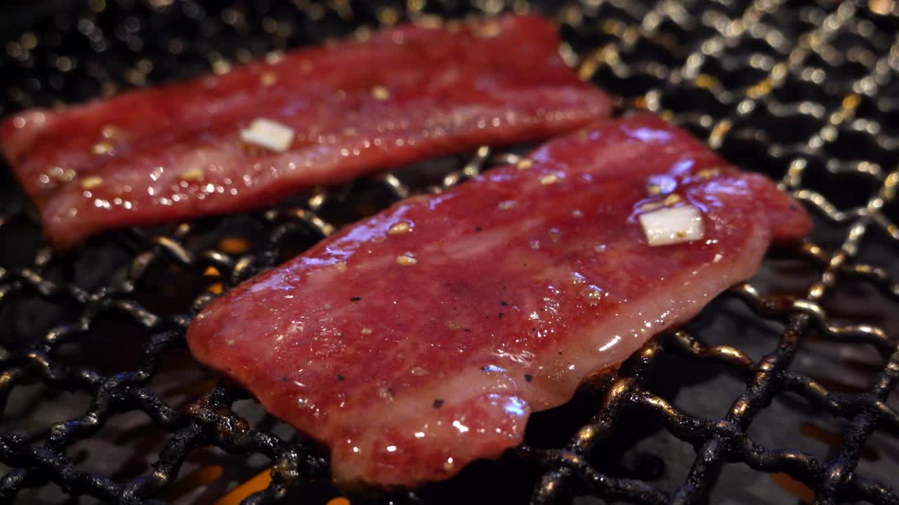 日本料理“烧肉”视频素材