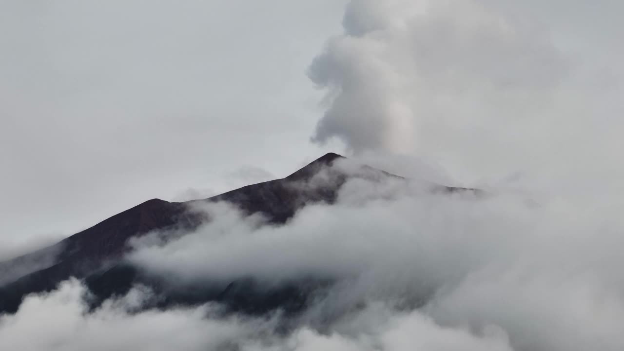 Kerinci山。印尼苏门答腊岛,。视频素材